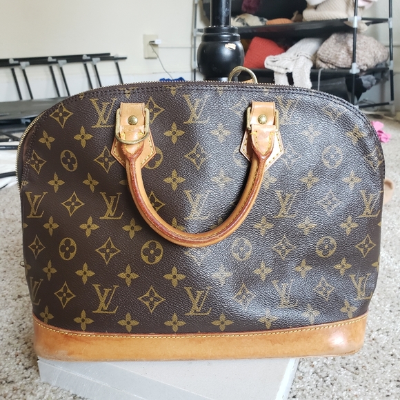 Louis Vuitton Handbags - Louis Vuitton Alma purse BA0957
